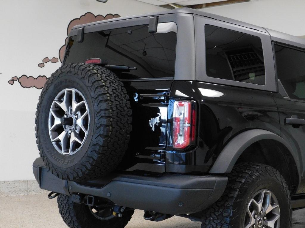 Ford Bronco Base 4-Door w/Advanced 2023