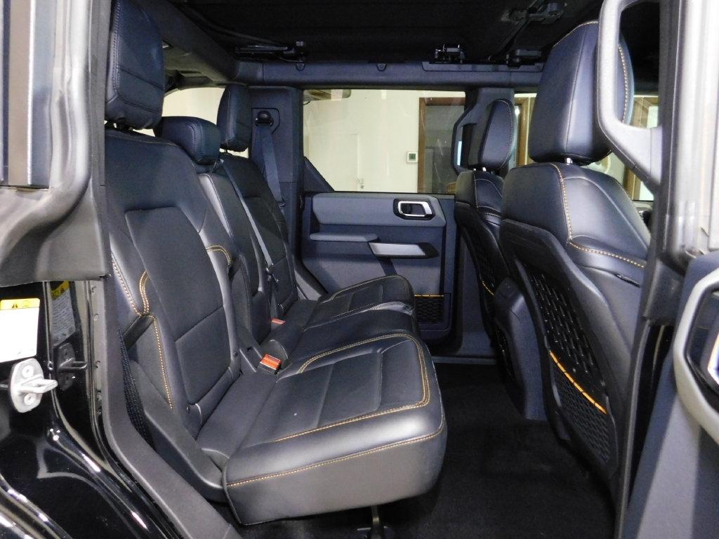 Ford Bronco Base 4-Door w/Advanced 2023