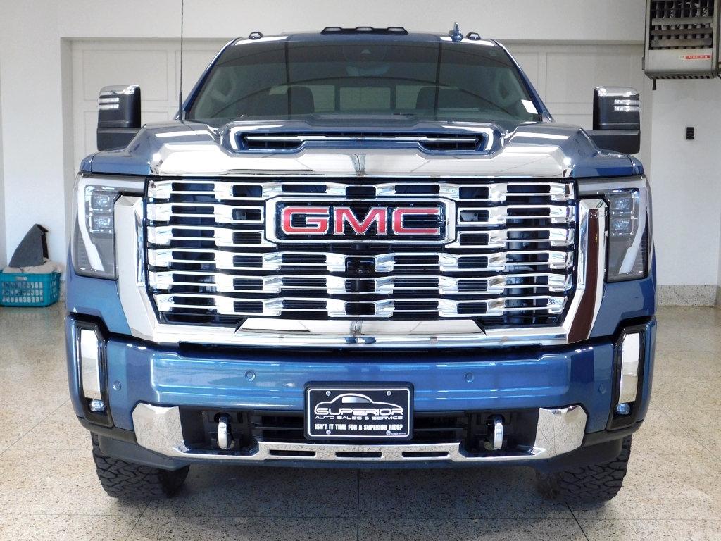 GMC Sierra 2500HD Denali Crew Cab 4WD SB 2026