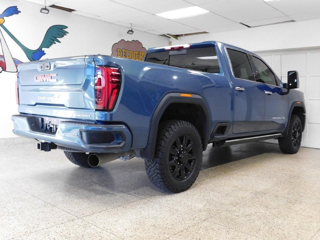 GMC Sierra 2500HD Denali Crew Cab 4WD SB 2026