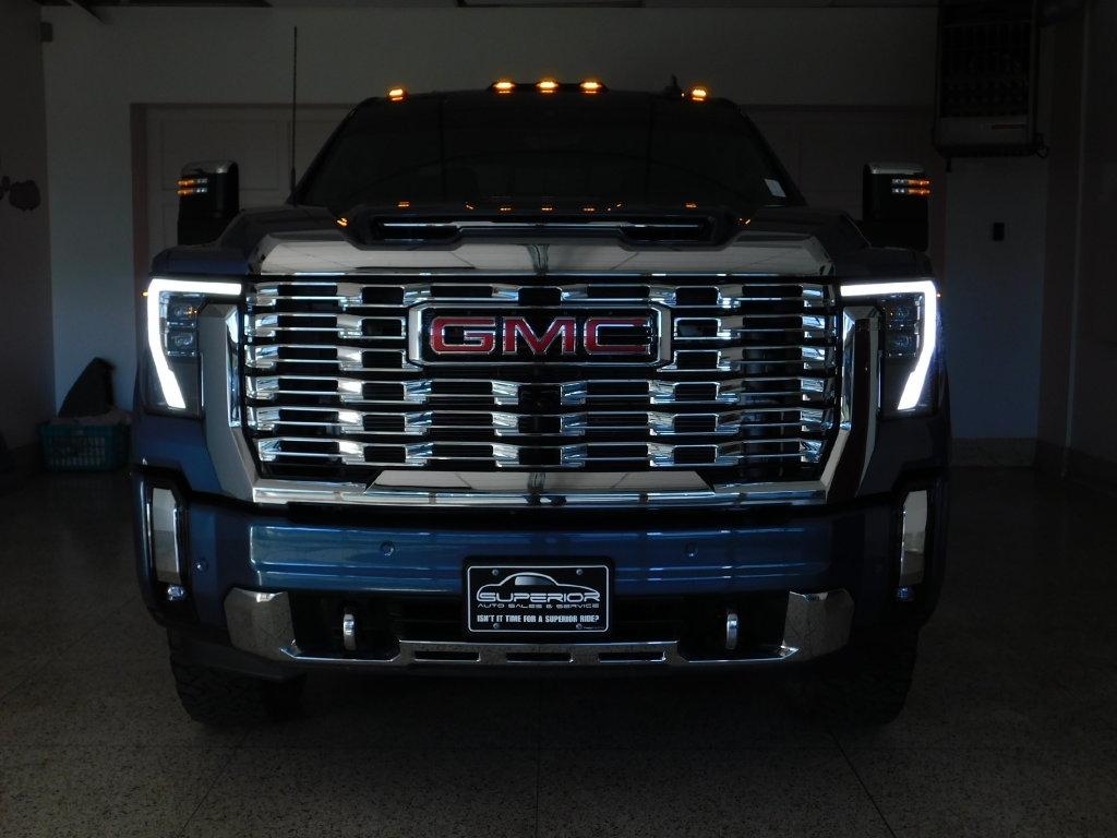 GMC Sierra 2500HD Denali Crew Cab 4WD SB 2026