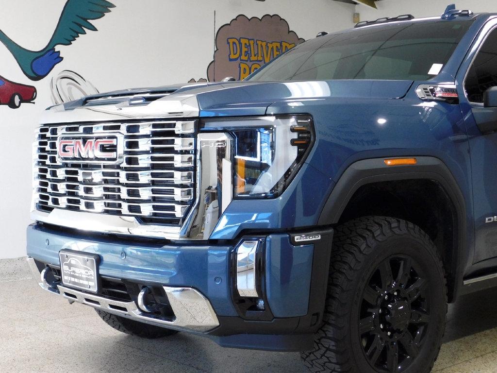 GMC Sierra 2500HD Denali Crew Cab 4WD SB 2026