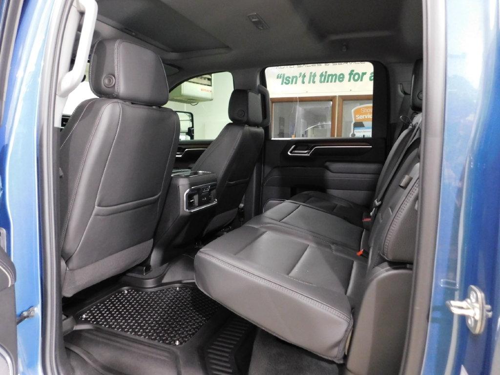 GMC Sierra 2500HD Denali Crew Cab 4WD SB 2026