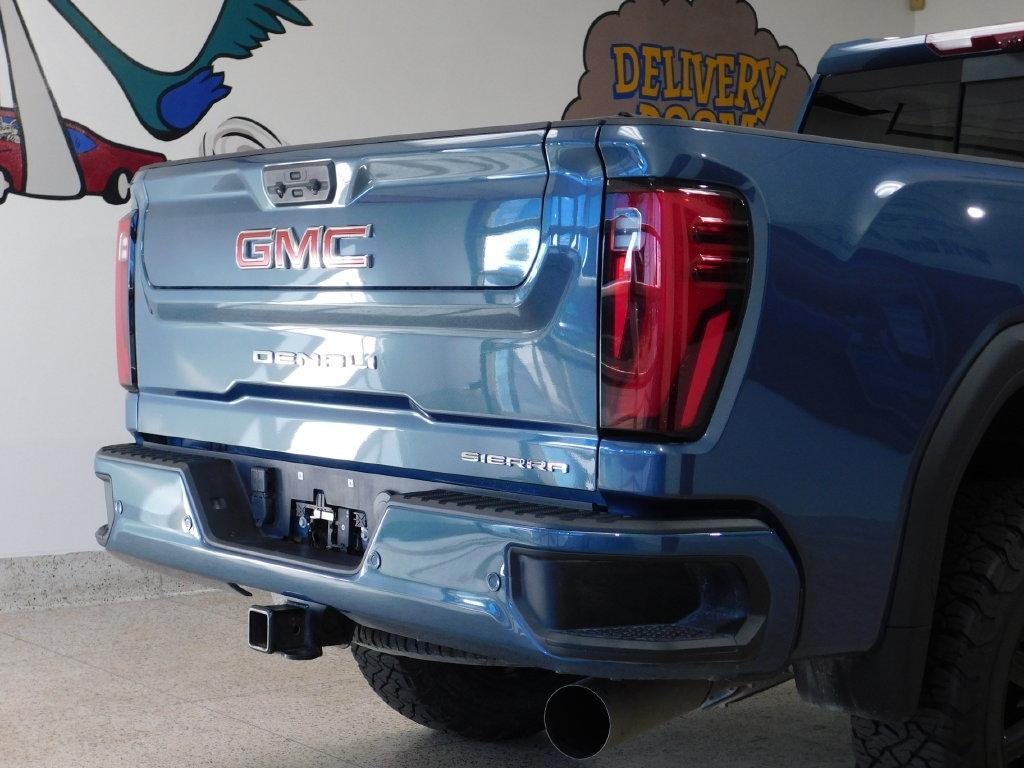 GMC Sierra 2500HD Denali Crew Cab 4WD SB 2026