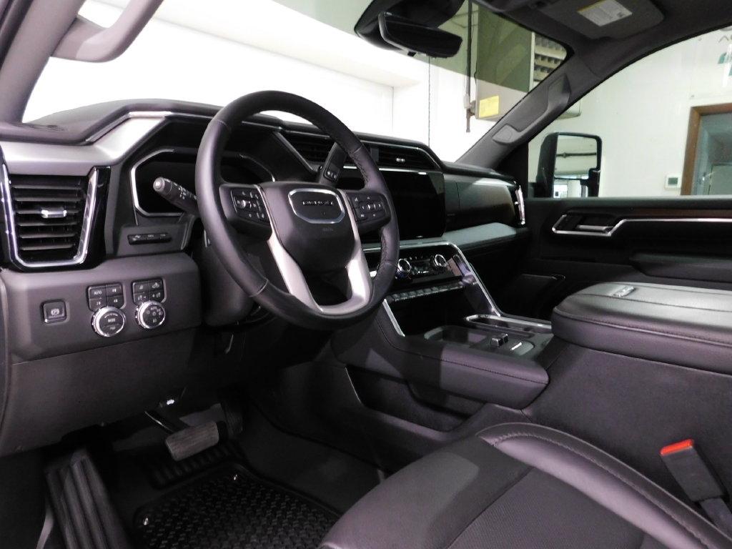 GMC Sierra 2500HD Denali Crew Cab 4WD SB 2026