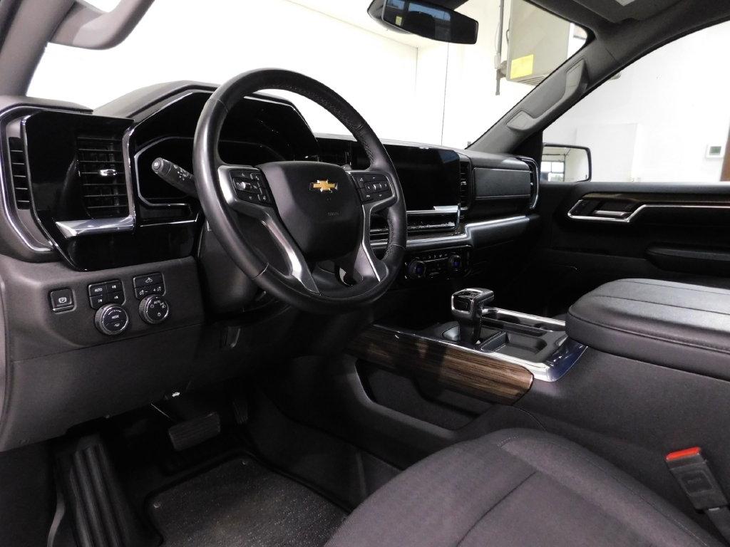 Chevrolet Silverado 1500 LT Crew Cab 4WD 2024