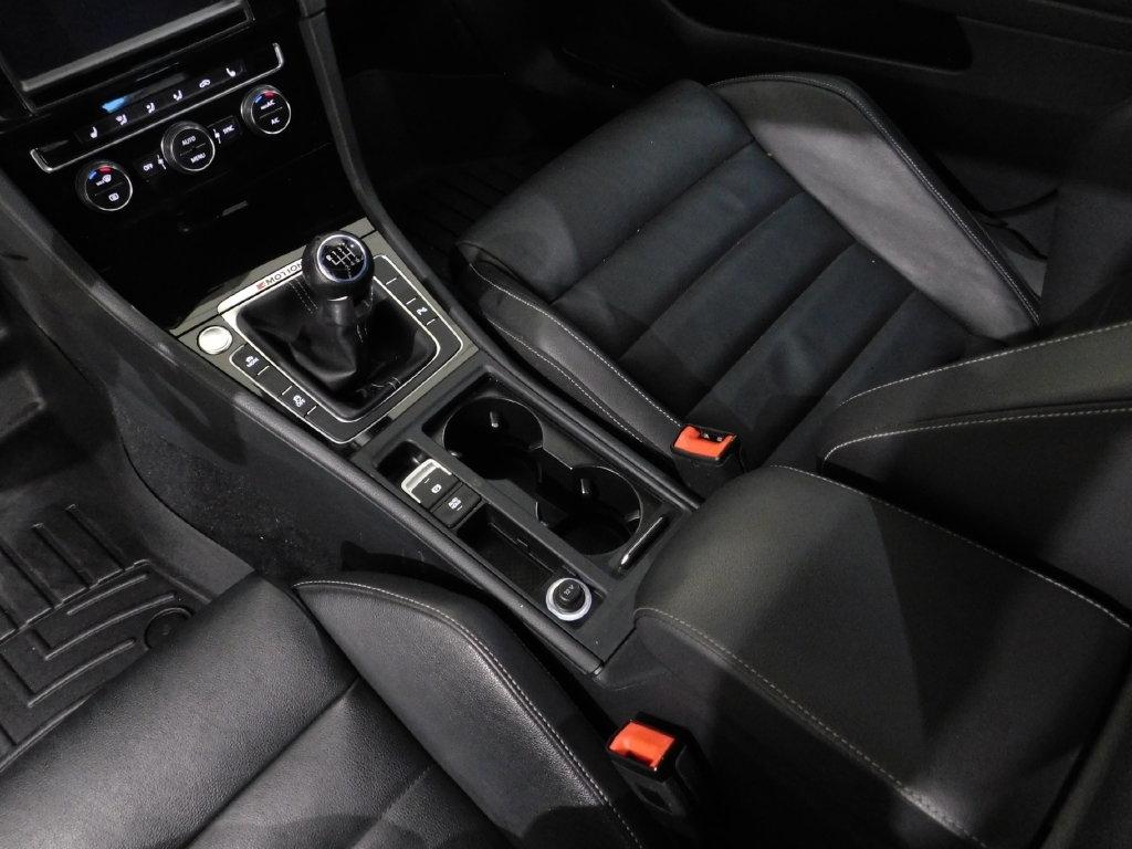 Volkswagen Golf R DCS and Navigation 6M 2017