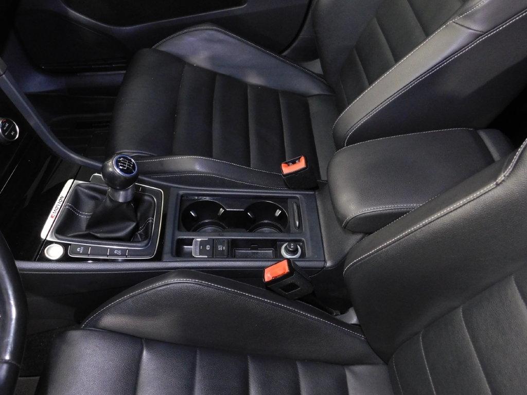 Volkswagen Golf R DCS and Navigation 6M 2017