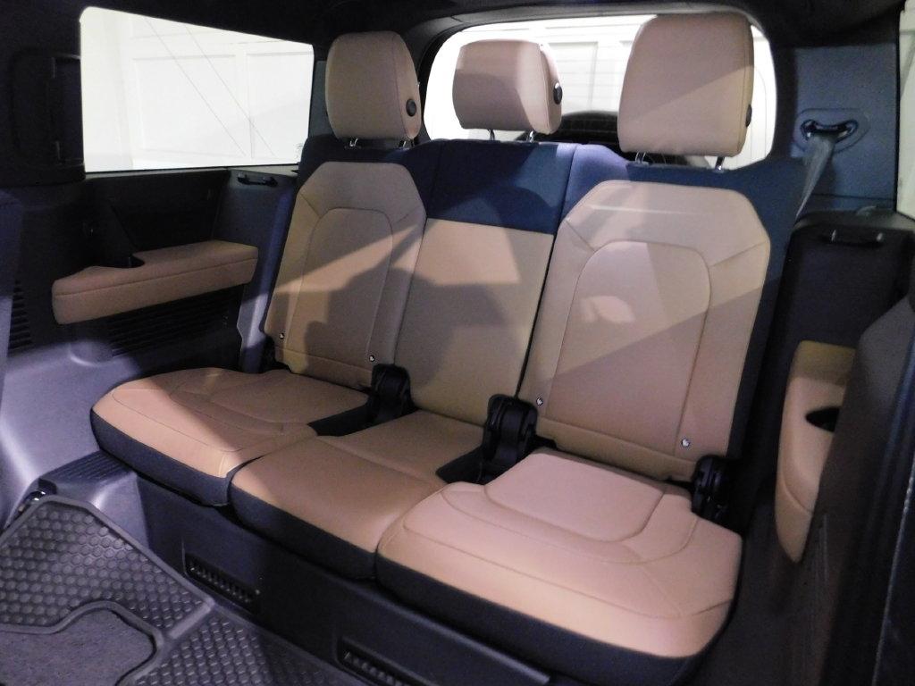 Land Rover Defender 130 P500 V8 2025