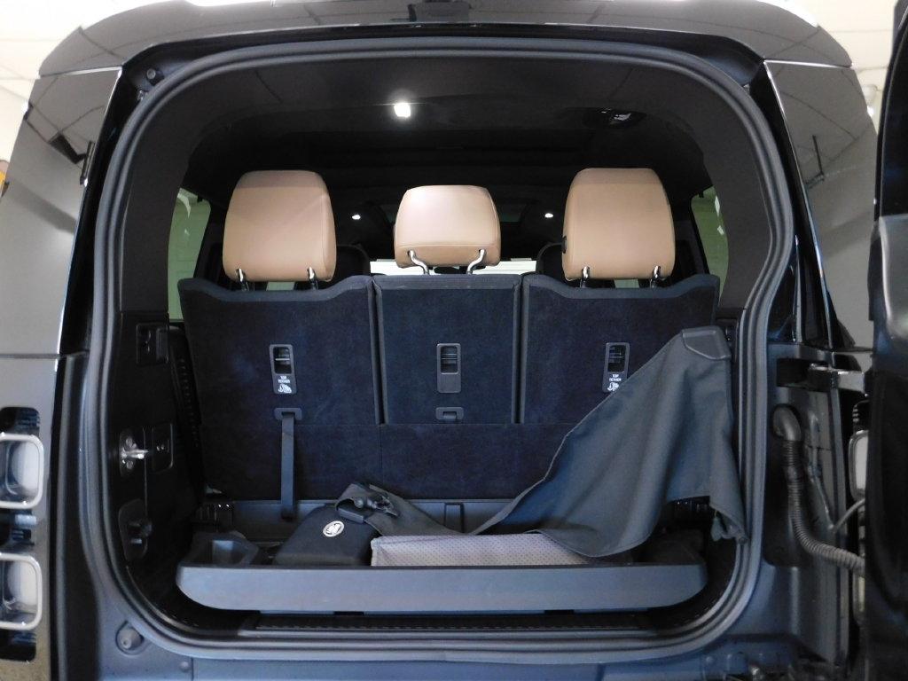 Land Rover Defender 130 P500 V8 2025