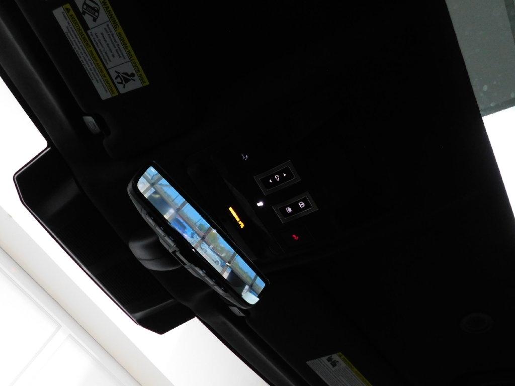 Land Rover Defender 130 P500 V8 2025