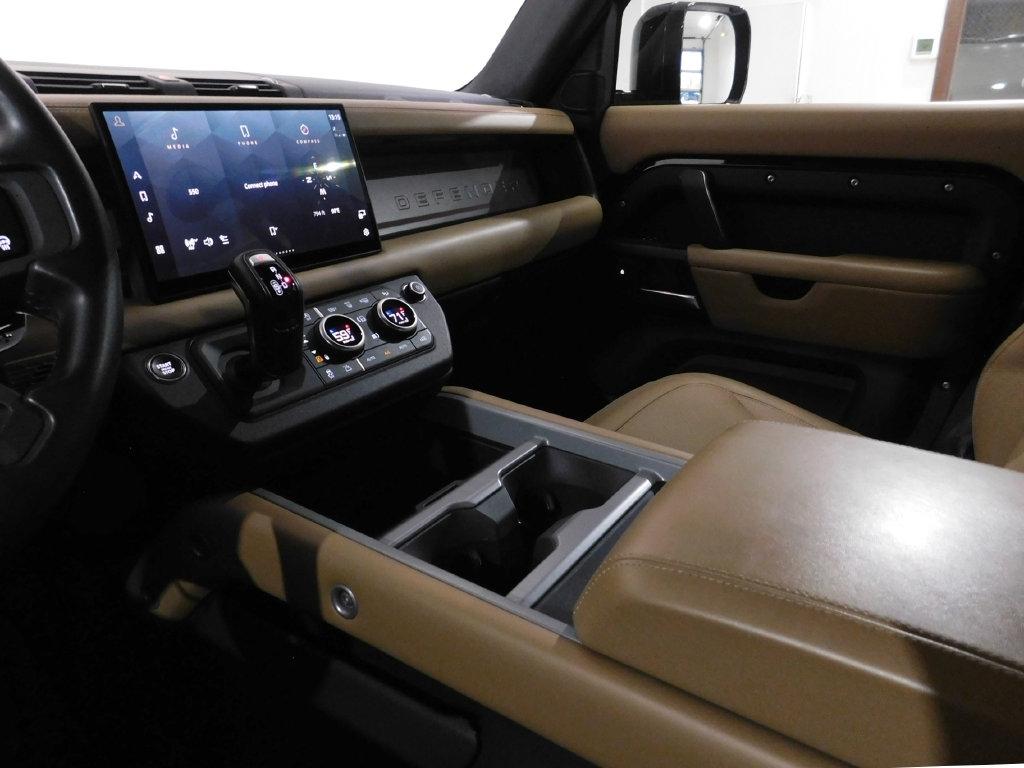 Land Rover Defender 130 P500 V8 2025