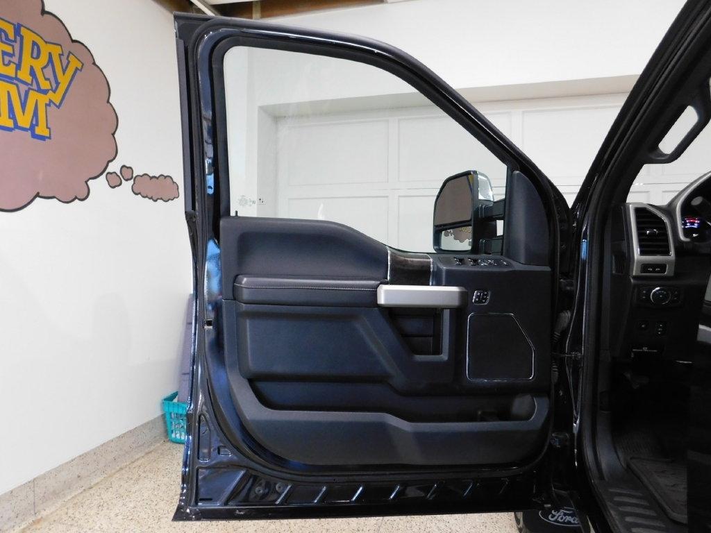 Ford F-250 SD Lariat Crew Cab 4WD 2022
