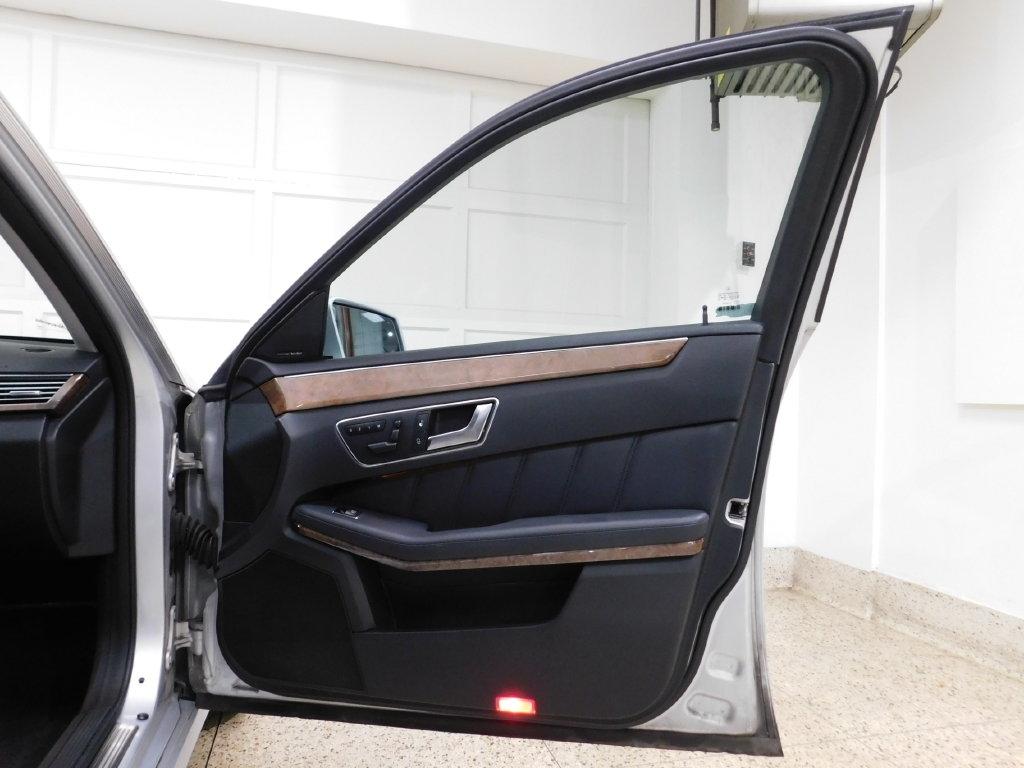 Mercedes-Benz E-Class E350 4MATIC Sedan 2012