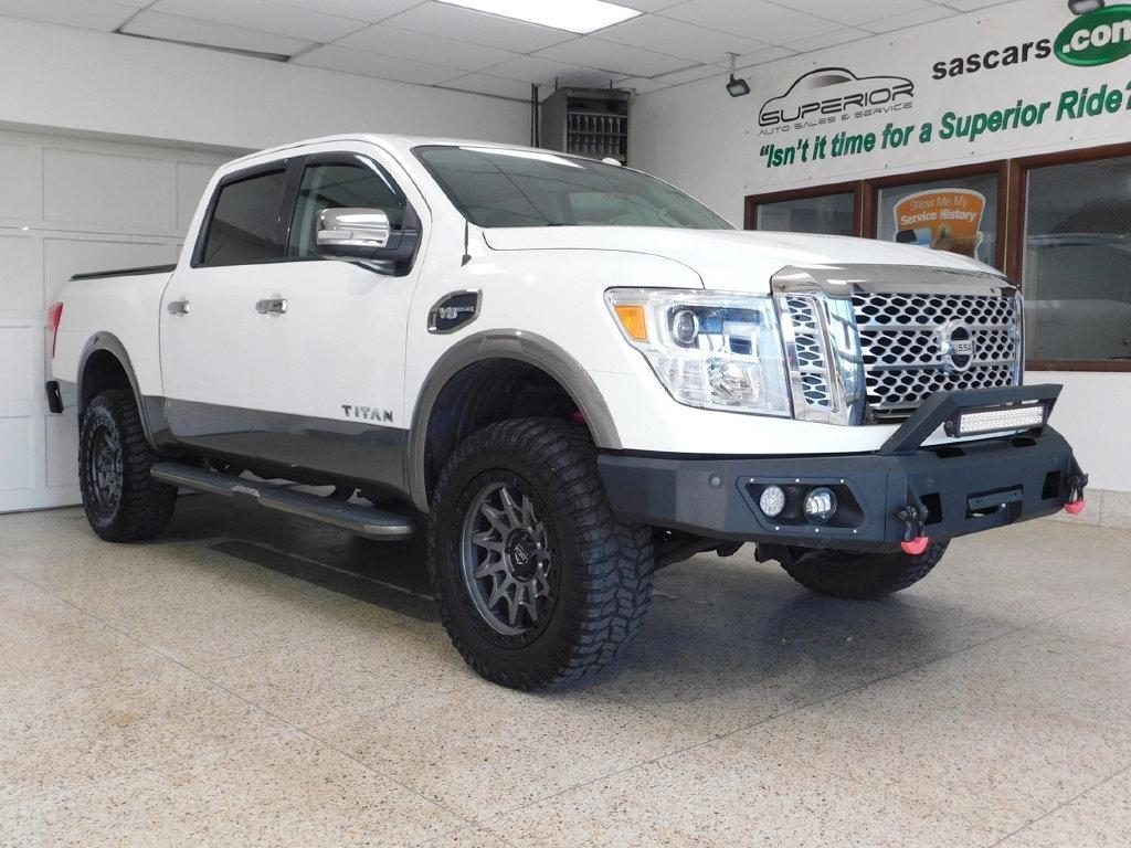 Nissan Titan Platinum Reserve Crew Cab 4WD 2017