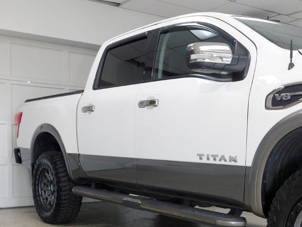 Nissan Titan Platinum Reserve Crew Cab 4WD 2017