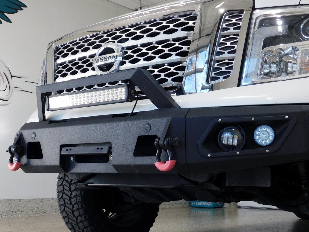 Nissan Titan Platinum Reserve Crew Cab 4WD 2017