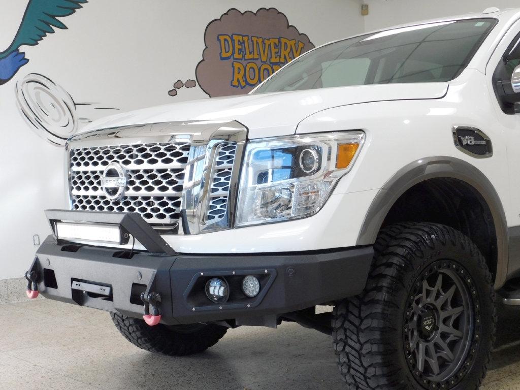Nissan Titan Platinum Reserve Crew Cab 4WD 2017