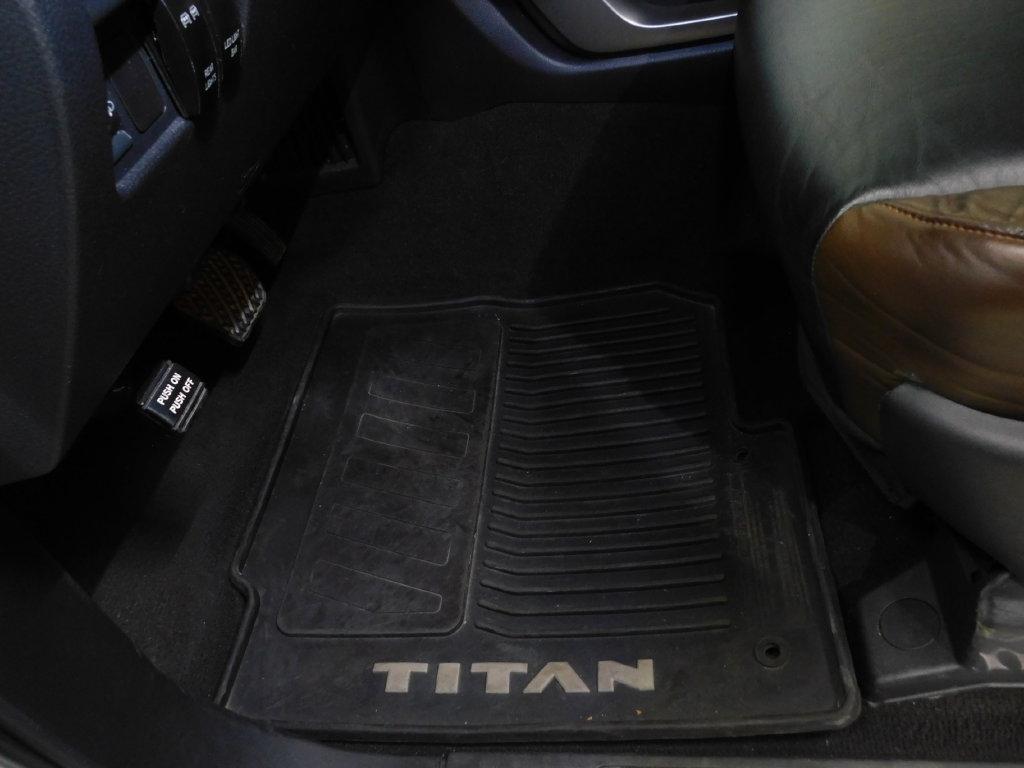 Nissan Titan Platinum Reserve Crew Cab 4WD 2017