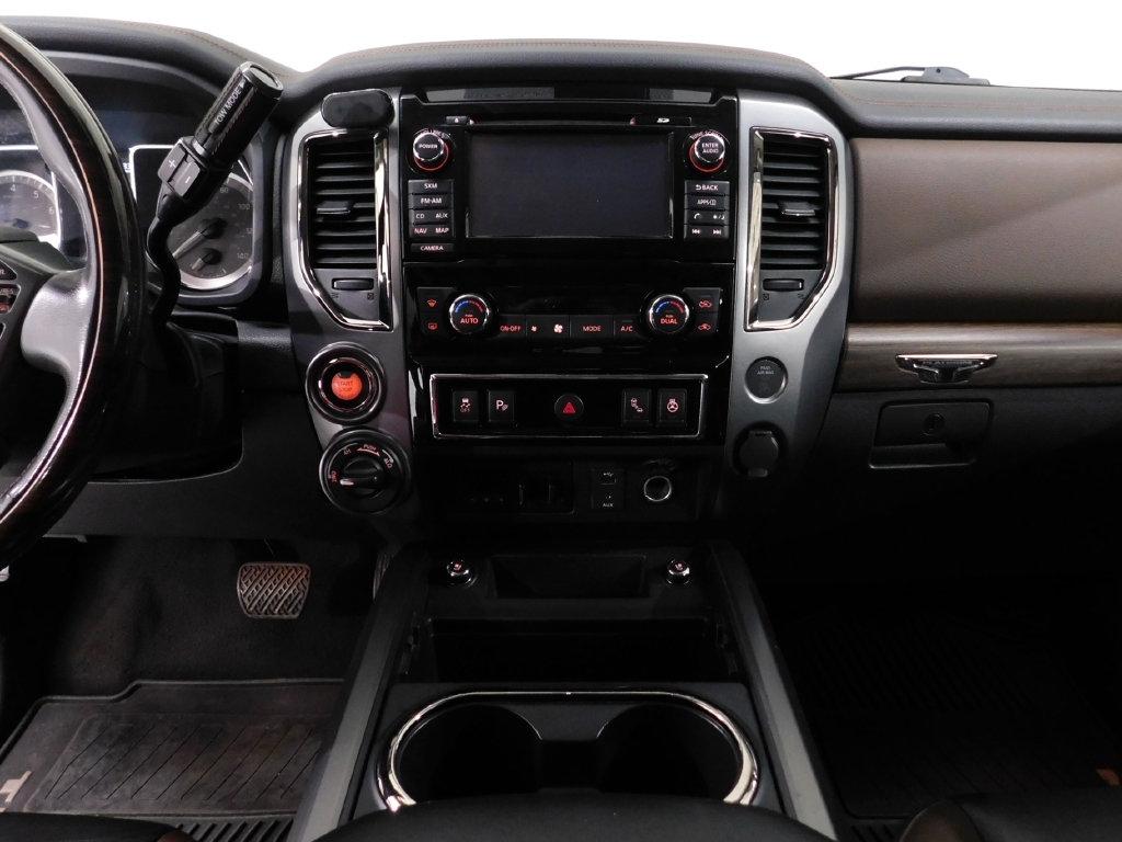 Nissan Titan Platinum Reserve Crew Cab 4WD 2017