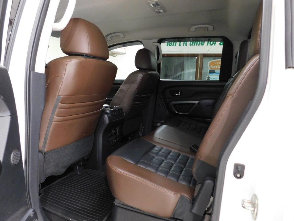 Nissan Titan Platinum Reserve Crew Cab 4WD 2017