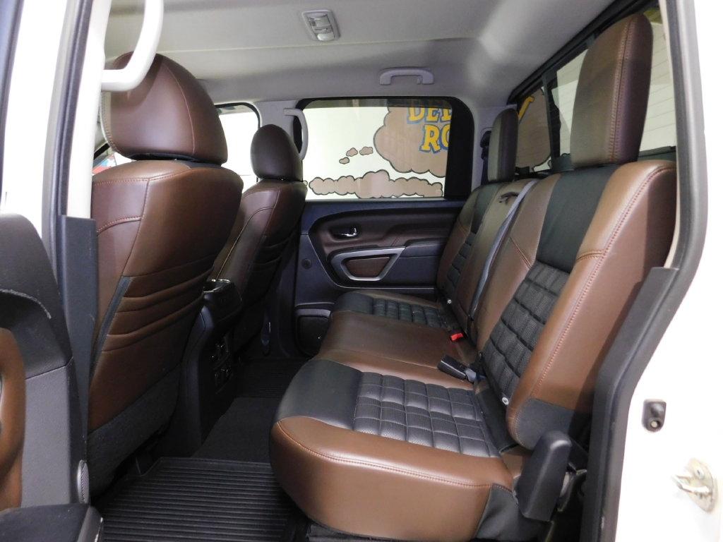 Nissan Titan Platinum Reserve Crew Cab 4WD 2017