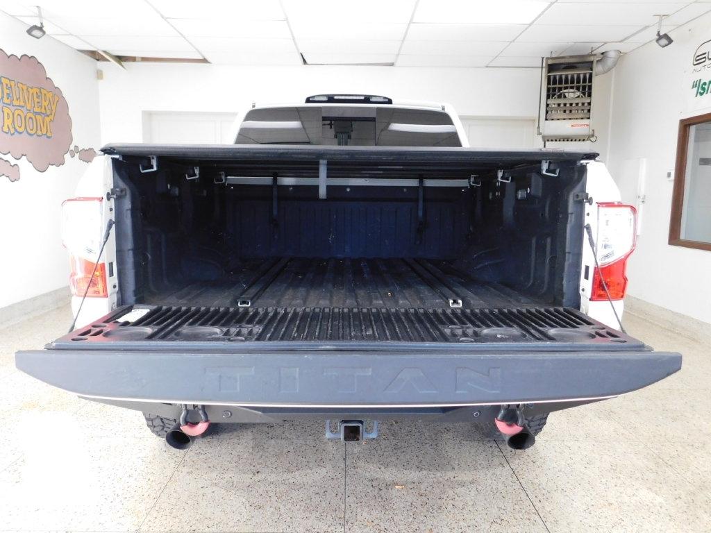 Nissan Titan Platinum Reserve Crew Cab 4WD 2017