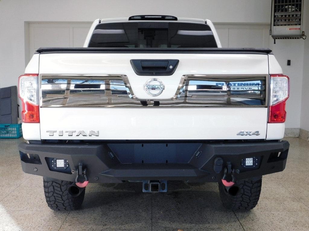 Nissan Titan Platinum Reserve Crew Cab 4WD 2017