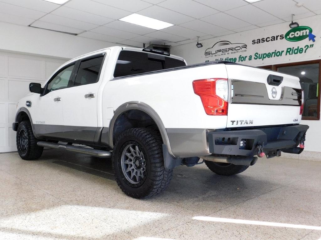 Nissan Titan Platinum Reserve Crew Cab 4WD 2017