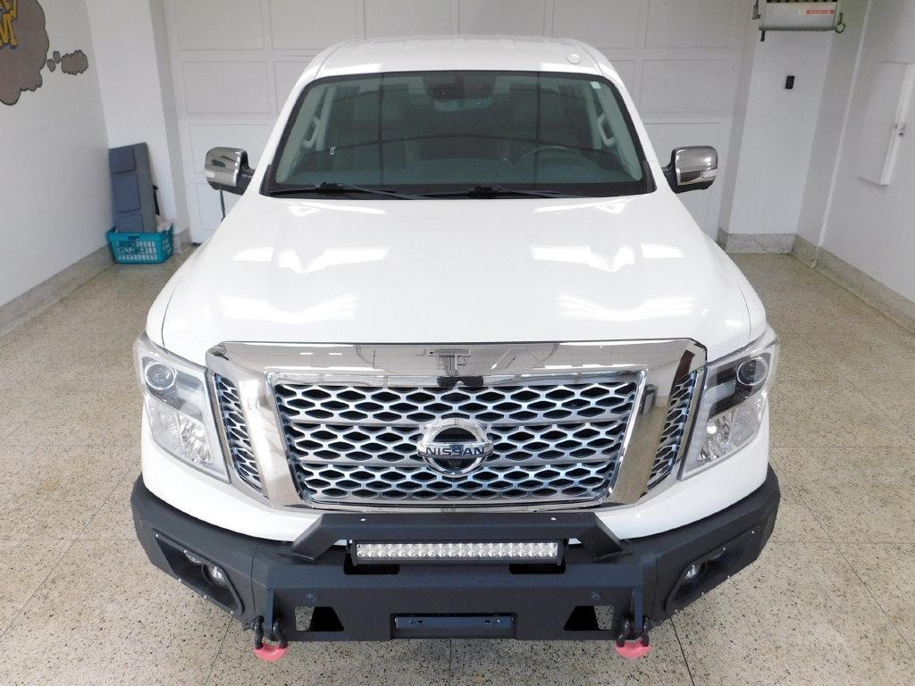 Nissan Titan Platinum Reserve Crew Cab 4WD 2017