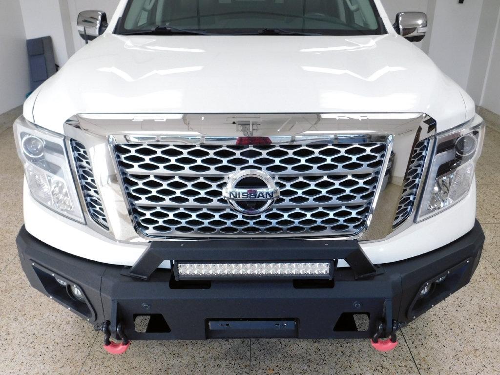 Nissan Titan Platinum Reserve Crew Cab 4WD 2017