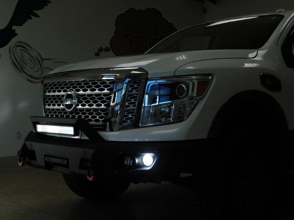 Nissan Titan Platinum Reserve Crew Cab 4WD 2017