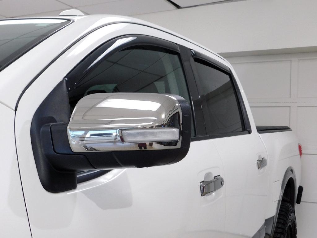 Nissan Titan Platinum Reserve Crew Cab 4WD 2017