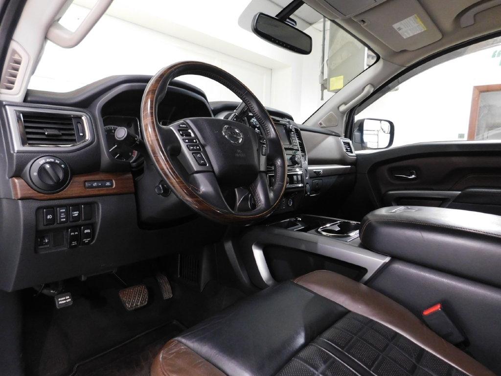 Nissan Titan Platinum Reserve Crew Cab 4WD 2017