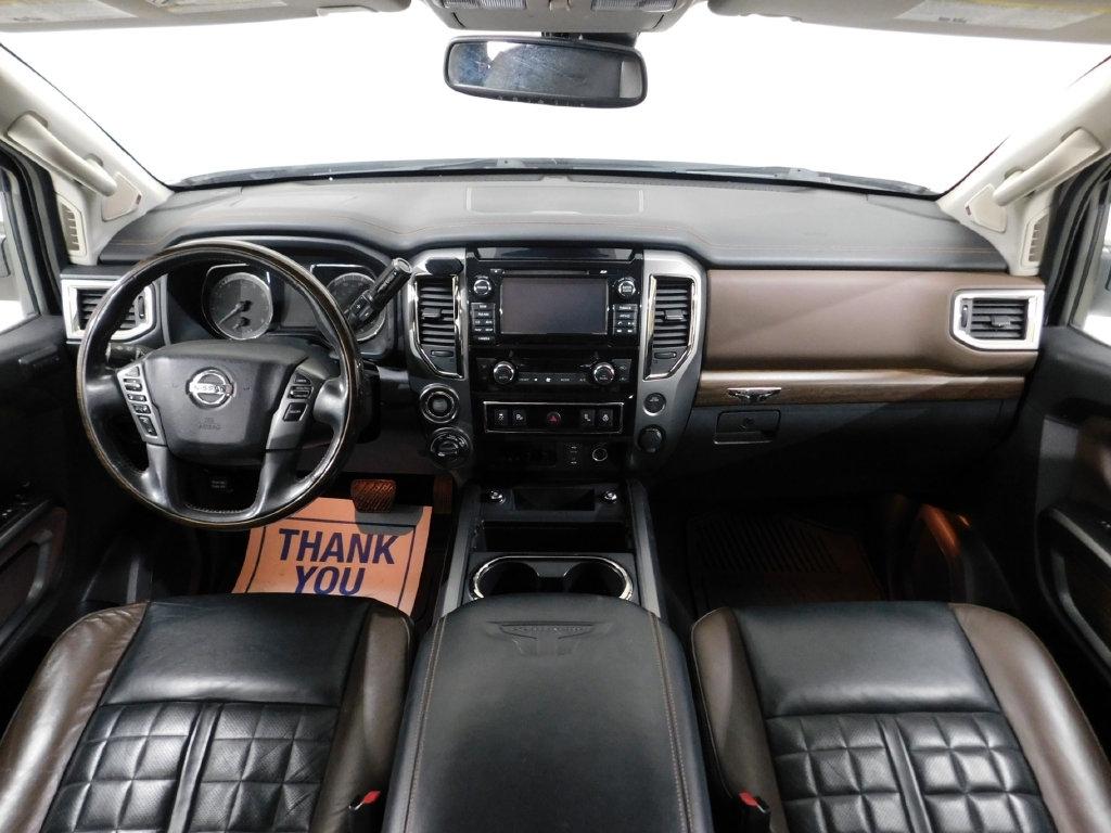 Nissan Titan Platinum Reserve Crew Cab 4WD 2017