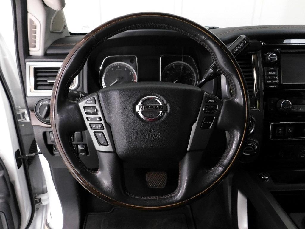 Nissan Titan Platinum Reserve Crew Cab 4WD 2017