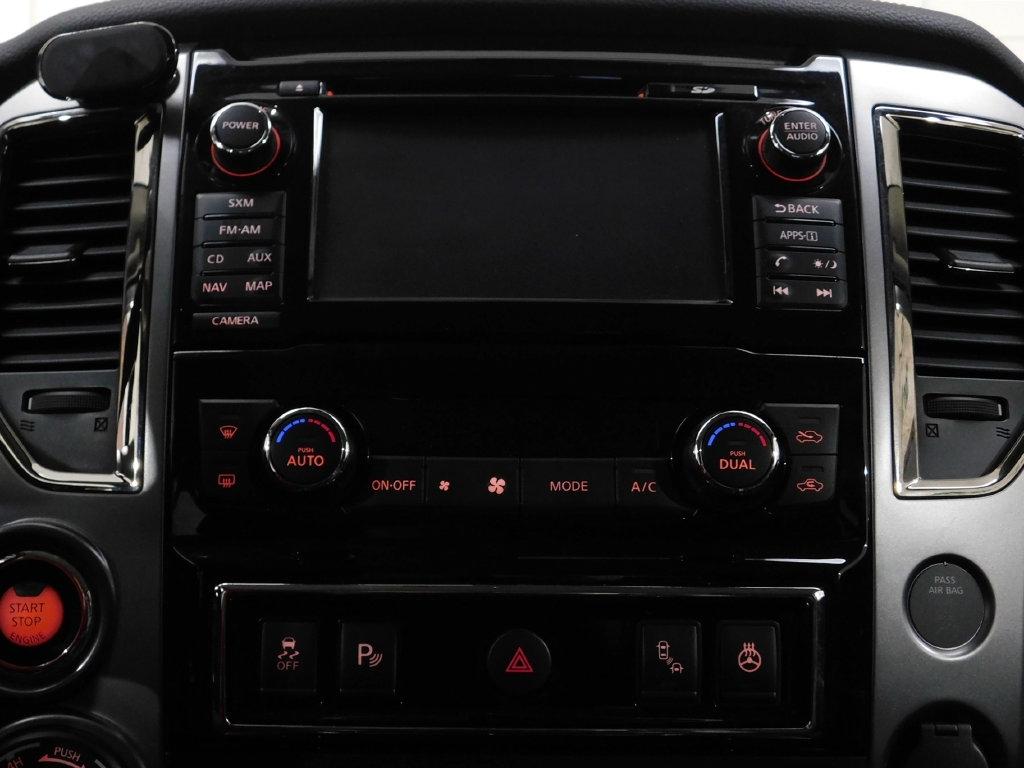 Nissan Titan Platinum Reserve Crew Cab 4WD 2017
