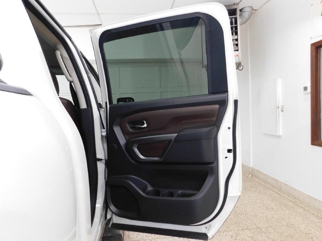 Nissan Titan Platinum Reserve Crew Cab 4WD 2017