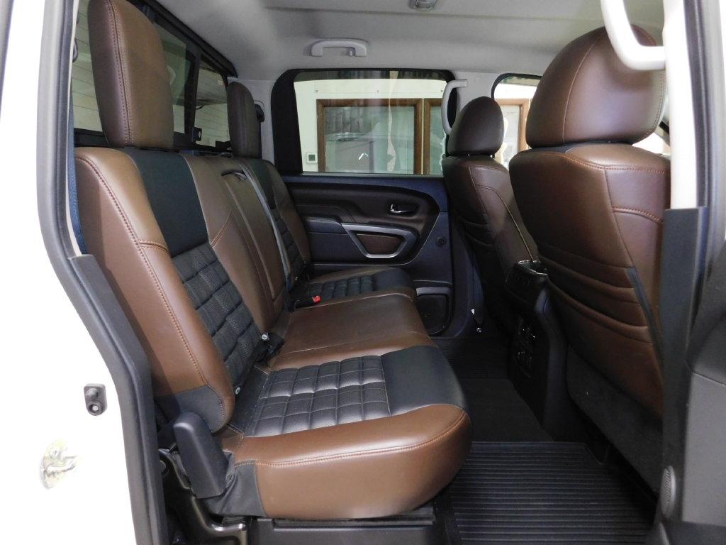 Nissan Titan Platinum Reserve Crew Cab 4WD 2017