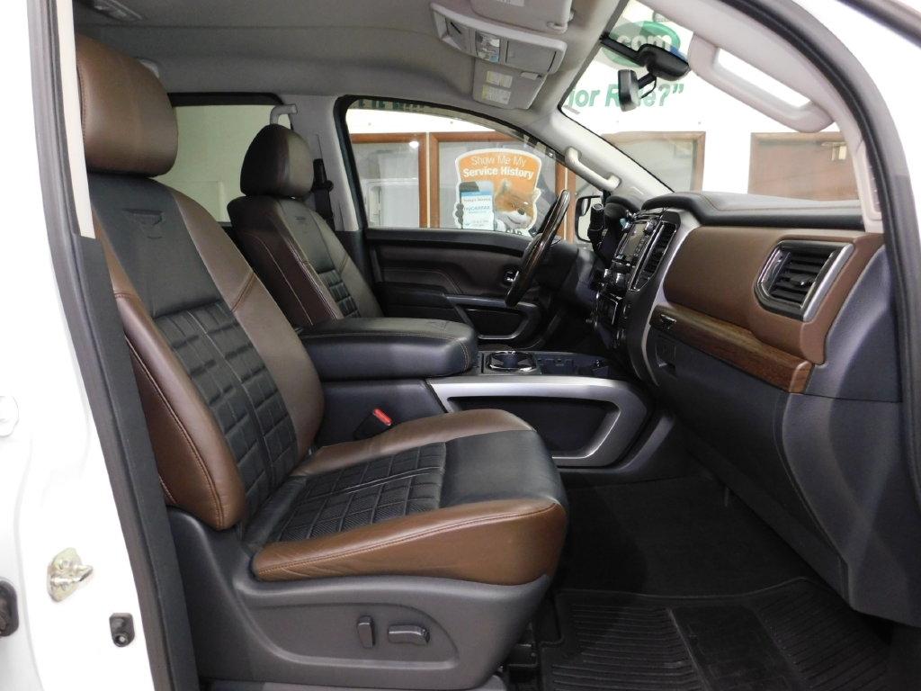 Nissan Titan Platinum Reserve Crew Cab 4WD 2017