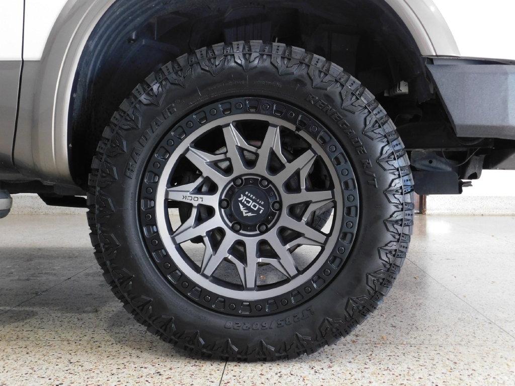 Nissan Titan Platinum Reserve Crew Cab 4WD 2017