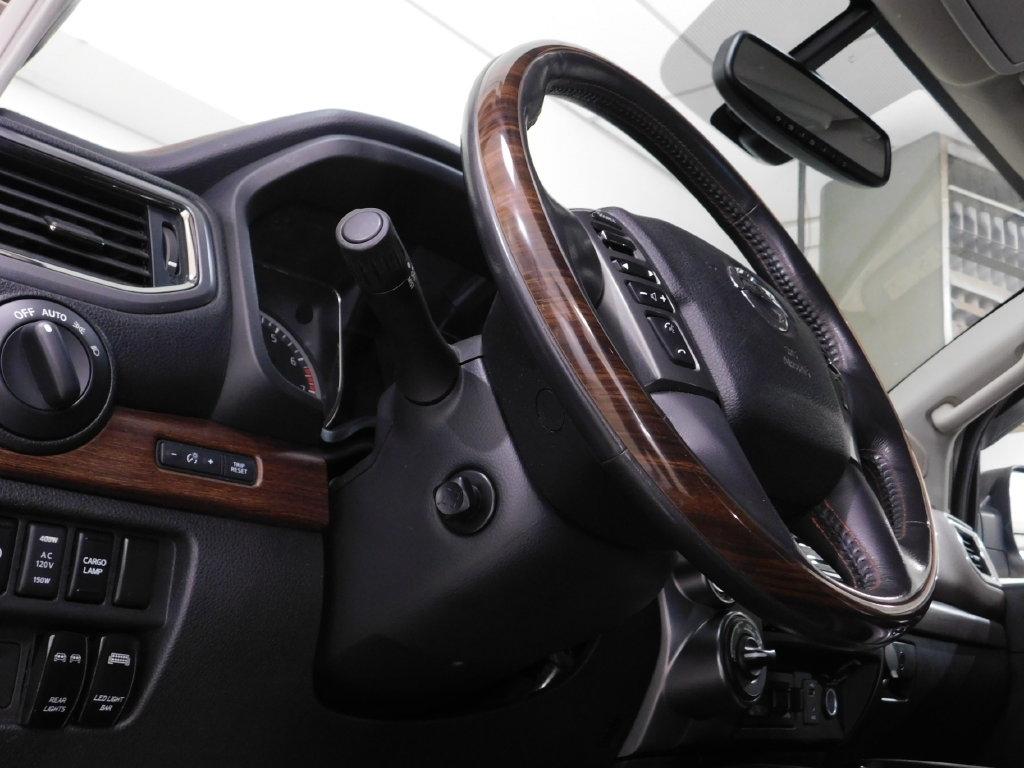 Nissan Titan Platinum Reserve Crew Cab 4WD 2017