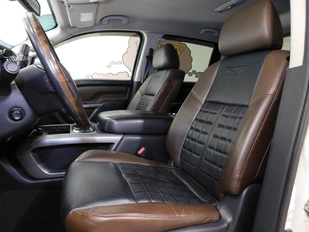 Nissan Titan Platinum Reserve Crew Cab 4WD 2017