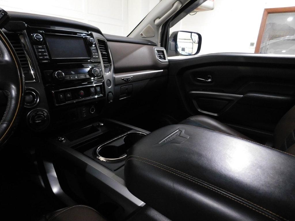 Nissan Titan Platinum Reserve Crew Cab 4WD 2017