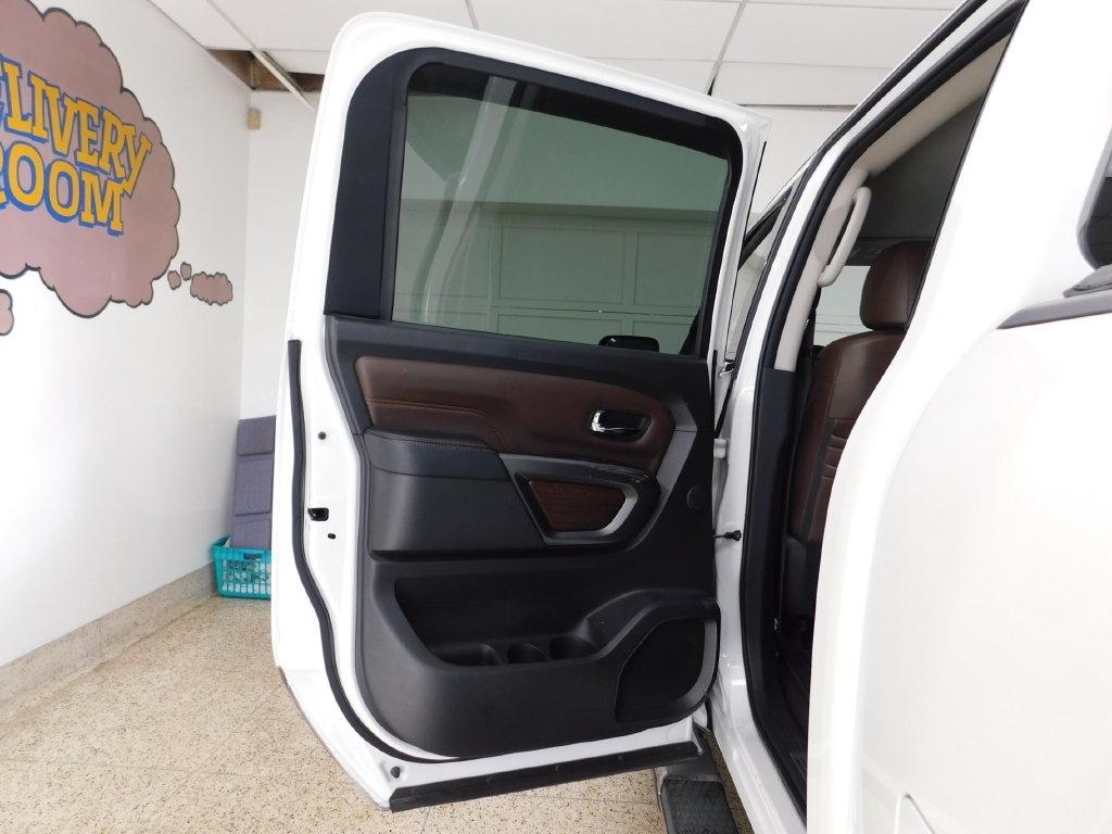 Nissan Titan Platinum Reserve Crew Cab 4WD 2017