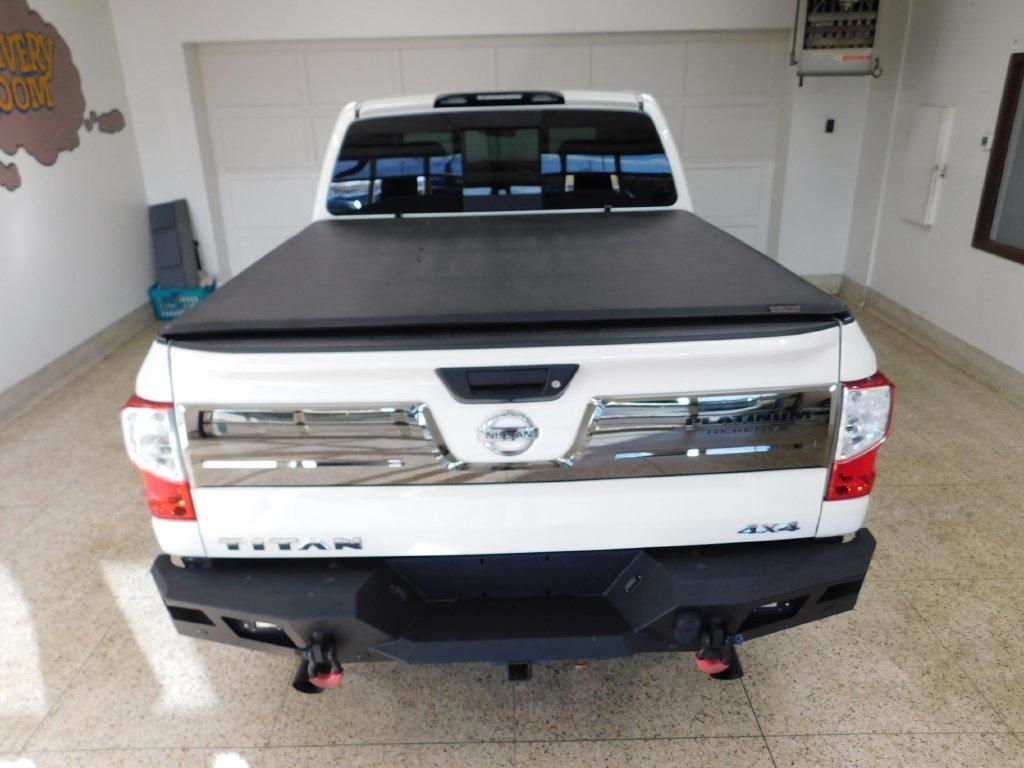 Nissan Titan Platinum Reserve Crew Cab 4WD 2017