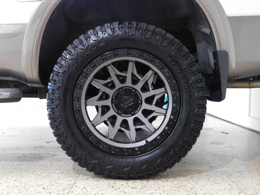 Nissan Titan Platinum Reserve Crew Cab 4WD 2017