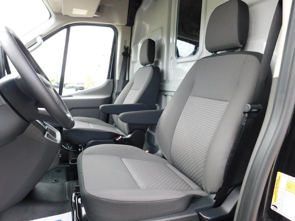 Ford Transit 250 Van Med. Roof w/Sliding Pass. 148-in. WB 2026