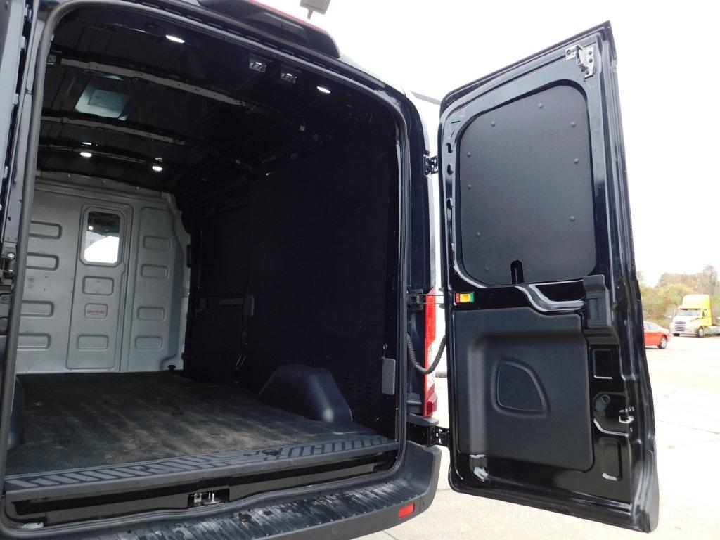 Ford Transit 250 Van Med. Roof w/Sliding Pass. 148-in. WB 2026