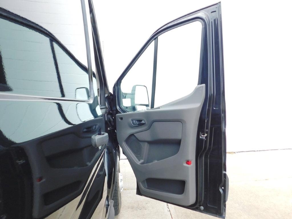 Ford Transit 250 Van Med. Roof w/Sliding Pass. 148-in. WB 2026